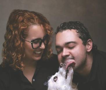 Erika Díaz y Julián Restrepo son los directores de la fundación. Su matrimonio gira alrededor del amor por los animales, lo que hace que todo funcione. FOTO: CORTESÍA