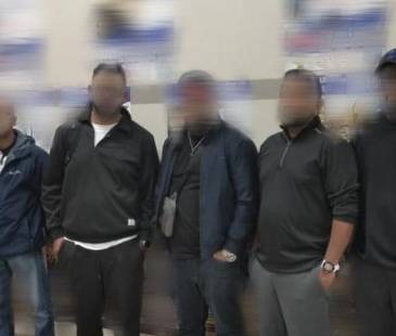 Grupo de estadounidenses que fueron inadmitido en Rionegro. FOTO: MIGRACIÓN COLOMBIA