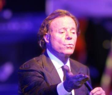 Ni Julio Iglesias ni su representante legal contestaron ante la prensa por las acusaciones. FOTO: ARCHIVO - COLPRENSA