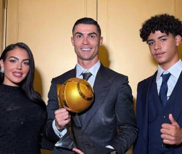 La modelo Georgina Rodríguez, junto a su pareja Cristiano Ronaldo, y el hijo de él, Cristiano Jr. FOTO: TOMADA DE INSTAGRAM @georginagia