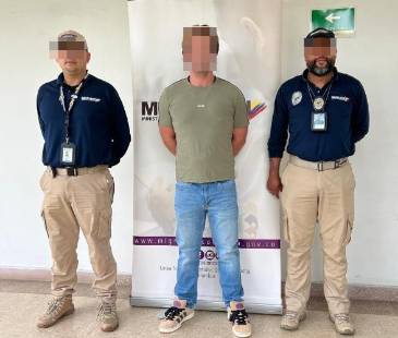 Fue llevado hasta Estados Unidos en calidad de expulsado. FOTO: MIGRACIÓN COLOMBIA