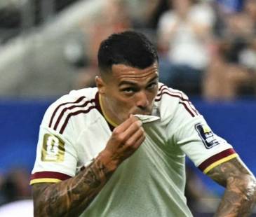 Pedro Porro, defensa español al servicio del Tottenham Hotspur, marcó el segundo gol en la victoria 2-0 de su país sobre Francia, en la semifinal del Mundial 2026. FOTO: FIFA