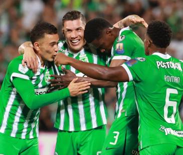 Felipe Marín, Matheus Uribe, Néider Parra y Andrés Román celebrando. FOTO: MANUEL SALDARRIAGA QUINTERO