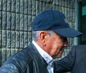 Lucho Herrera (centro), gloria del ciclismo colombiano. FOTO: AFP