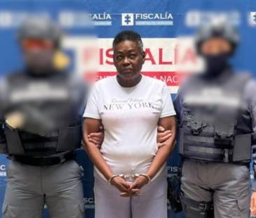 Maria Adelina Cárdenas tras ser capturada en un operativo liderado por la Fiscalía. FOTO: FISCALÍA GENERAL DE LA NACIÓN