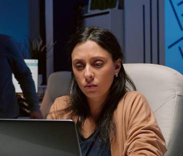 Si sospecha de una estafa conserve capturas de pantalla, correos y mensajes y reporte los anuncios en la plataforma donde fueron publicados. FOTO: MAGNIFIC