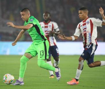 El juego en el Metropolitano estuvo emocionante entre los dos máximos candidatos para clasificar a la final, pero Junior le arrebató a Nacional el punto que tenía agarrado. FOTO: COLPRENSA