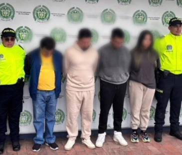 Mediante documentos académicos fraudulentos los capturados habrían obtenido visados y permisos de residencia. FOTO: @DIJINPOLICIA