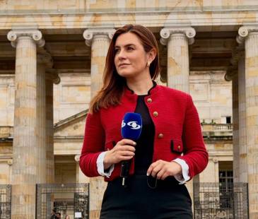La periodista Daniela Pachón se destacó por su trabajo en Noticias Caracol por más de 10 años. FOTO: INSTAGRAM @DANIELAPACHONRIVERA