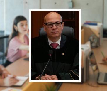 Iván Mauricio Lenis, presidente de la Corte Suprema de Justicia, reconoció que modificar la edad de jubilación tendría un costo político y social FOTOS: CANVA (FONDO) Y COLPRENSA (DETALLE)
