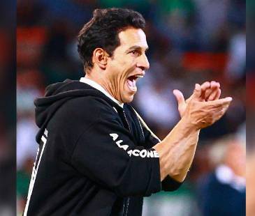 El técnico interino de Atlético Nacional celebró la goleada 3-0 sobre Llaneros. <b><span class="mln_small-caps_mln">/FOTO: MANUEL SALDARRIAGA QUINTERO</span></b>