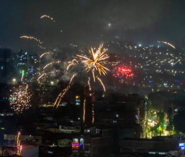 <span class="mln_uppercase_mln">La</span><b><span class="mln_uppercase_mln"> ‘alborada’ transcurrió por varias horas en todo el Valle de Aburrá. FOTO: JUAN ANTONIO SÁNCHEZ</span></b>
