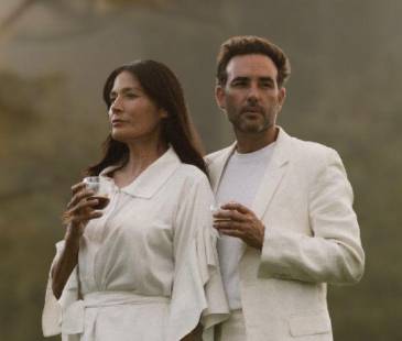 Kathy Sáenz y Sebastián Martínez viven en una finca con el propósito de conectar más con la naturaleza. FOTO: INSTAGRAM @SEBASTIANMARTINEZN