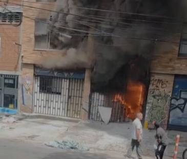 Seis tripulaciones de bomberos llegaron hasta el lugar. FOTO: CAPTURA DE VIDEO