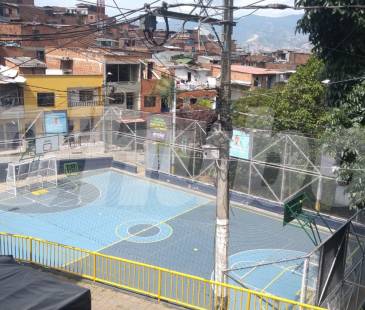 Esta es la cancha del Tierrero, donde ocurrió la riña tras un concierto de punk. FOTO: GUILLERMO LEÓN OSPINA MUÑOZ