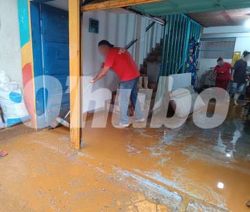 CInundaciones en la comuna 8. FOTO: CRISTIAN VÁSQUEZ 