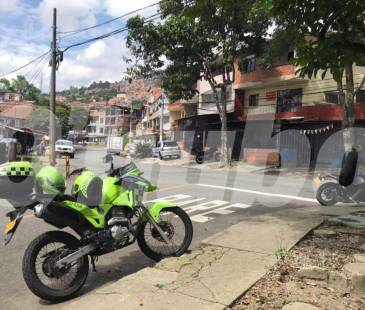 En esta esquina del barrio Pedregal fue asesinado Óscar Darío Escobar Sarraloza. <b><span class="mln_small-caps_mln">/FOTO: LAURA ROSA JIMÉNEZ VALENCIA</span></b>