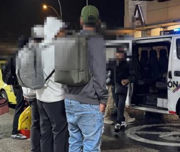 Llegada de los extranjeros al aeropuerto de Rionegro para su salida del país. FOTO: ALCALDÍA DE MEDELLÍN