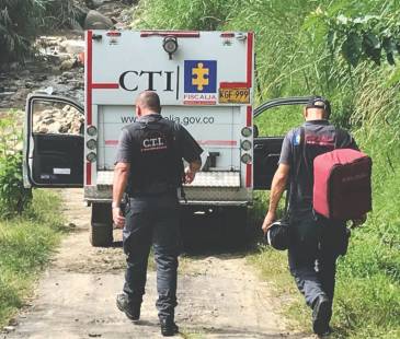 Funcionarios del CTI fueron los encargados de realizar la inspección técnica al cadáver, recolectar el material probatorio y llevar el cuerpo a Medicina Legal (Imagen ilustrativa, no corresponde al caso). FOTO: LAURA ROSA JIMÉNEZ VALENCIA