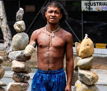 <b><span class="mln_small-caps_mln">Cristian Monroy es un joven de 23 años, alegre, creativo y con un inmenso amor por la naturaleza. FOTO: JULIO CÉSAR HERRERA</span></b>