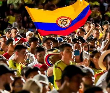 Colombianos observando un partido de la Selección Colombia. FOTO: ARCHIVO - JAIME PÉREZ