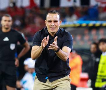 89 partidos ha dirigido Alejandro Restrepo a Medellín desde su llegada el 8 de agosto de 2024. FOTO: MANUEL SALDARRIAGA QUINTERO