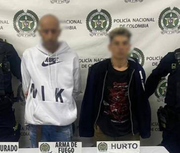 A los capturados les encontraron un arma de fuego en su poder. FOTO: POLICÍA METROPOLITANA