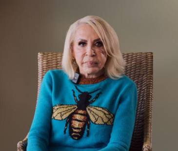 A las afueras del hospital hay seguidores esperando actualización de su estado de salud. FOTO: INSTAGRAM @LAURABOZZO_OF