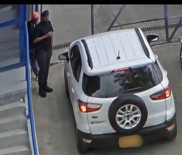 La entrada estaba siendo custodiada por personas externas al Inpec. FOTO: TOMADA DE VIDEO