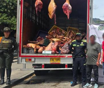 <span class="mln_uppercase_mln">La</span><b><span class="mln_uppercase_mln"> carne fue dejada a disposición de las autoridades competentes para su disposición. FOTO: CORTESÍA SECRETARÍA DE SEGURIDAD DE MEDELLÍN</span></b>