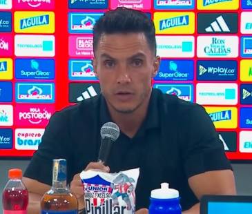 Lucas González, técnico del Tolima, en rueda de prensa tras derrota ante Junior. FOTO: CAPTURA DE VIDEO WIN SPORTS