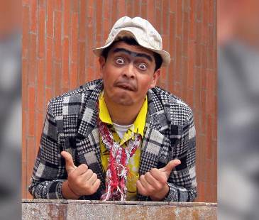 Presentación en la U de M de suso tirando caja. FOTO: JULIO CÉSAR HERRERA