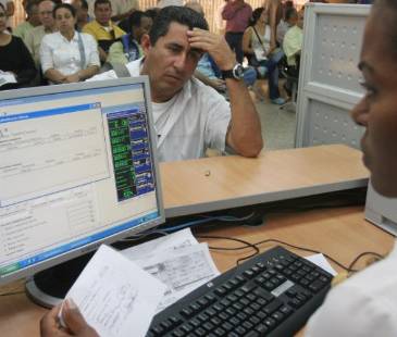 Pago de impuestos. FOTO: HERNÁN VANEGAS OCHOA