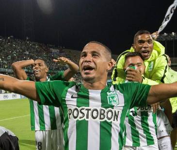 De izquierda a derecha: Farid Díaz, Orlando Berrío, Macnelly Torres, Juan Pablo Nieto, Elkin Blanco, Roderick Miller y Ezequiel Rescaldani. Atlético Nacional campeón Copa Libertadores 2016. FOTO: RÓBINSON SÁENZ