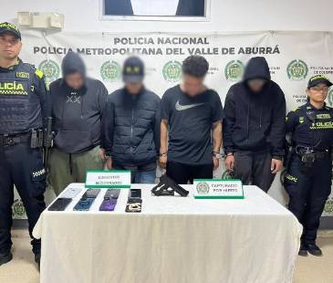 Capturados responsables de hurto a celulares en Laureles. FOTO: POLICÍA METROPOLITANA VALLE DE ABURRÁ