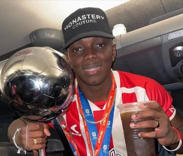 Edwuin Cetré campeón con Estudiantes. FOTO: @EDWINCETREOFICIAL