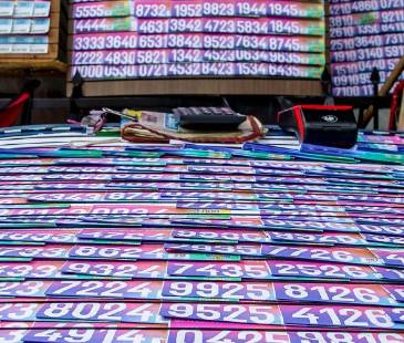 Venta de loterías en Medellín. FOTO: JUAN ANTONIO SÁNCHEZ