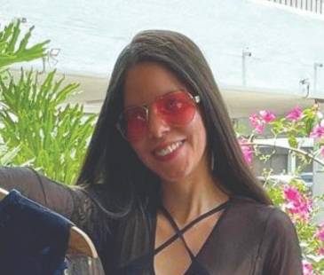 Vanessa Rojas lidera esta iniciativa, que le apuesta a que las mujeres compartan un rato agradable, le sumen un par de prendas al clóset y le ayuden al planeta. FOTO: JAIDER ESCOBAR