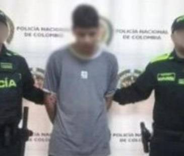 El señalado agresor tras ser capturado por la Policía. FOTO: POLICÍA METROPOLITANA VALLE DE ABURRÁ 