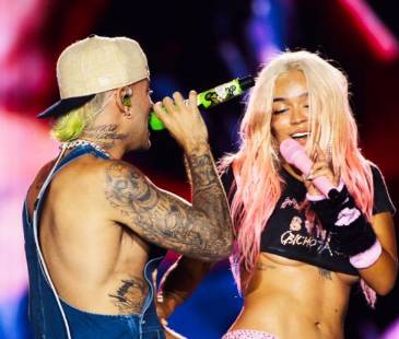 Feid y Karol G cuando exponían su relación ante el público. FOTOS: TOMADAS DE LA WEB