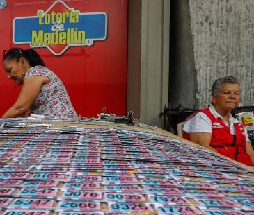 Venta de loterías. FOTO: MANUEL SALDARRIAGA