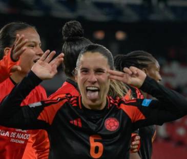 Volante antioqueña Daniela Montoya (# 6). <b><span class="mln_small-caps_mln">/ FOTO: FCF</span></b>