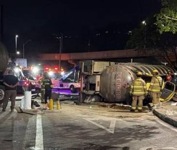 Accidente en la glorieta de Niquía. FOTO: ALCALDÍA DE BELLO