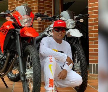 Arias usaba sus redes sociales para mostrar sus lujos y hasta fotos con famosos. FOTO: 