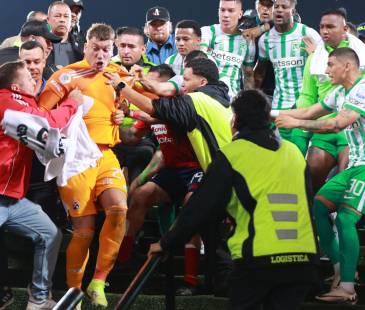 El partido terminó en tremenda furrusca. <b><span class="mln_small-caps_mln">/FOTO: MANUEL SALDARRIAGA QUINTERO</span></b>