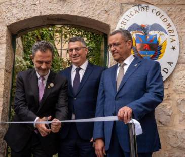 <b><span class="mln_small-caps_mln">El canciller de Colombia Ómar Bula asistió al evento y cortó la banda. FOTO: COLPRENSA</span></b>