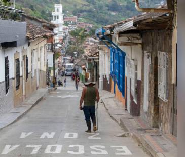 Una de las calles de Angostura, en el Norte antioqueño. FOTO: ARCHIVO - EDWIN BUSTAMANTE