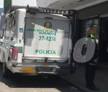 Investigadores de la Sijín de la Policía analizaron varias cámaras de seguridad, tanto públicas como privadas, para conocer el recorrido que hizo el presunto asesino de la mujer. FOTO: LAURA ROSA JIMÉNEZ VALENCIA