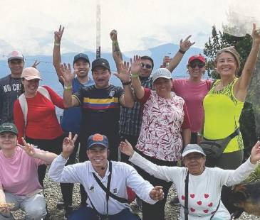 En este grupo, con personas de Barranquilla, Pasto, Ibagué y Medallo, Q’HUBO llegó hasta el mirador. FOTO: JAIDER ESCOBAR