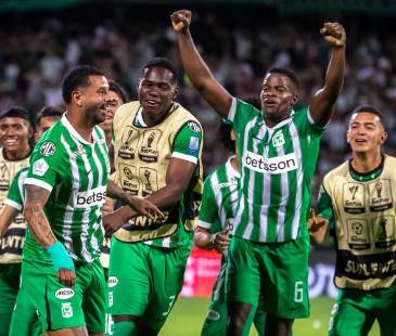 Jugadores de Atlético Nacional celebrando el paso a la fina de Liga. FOTO: JUAN ANTONIO SÁNCHEZ